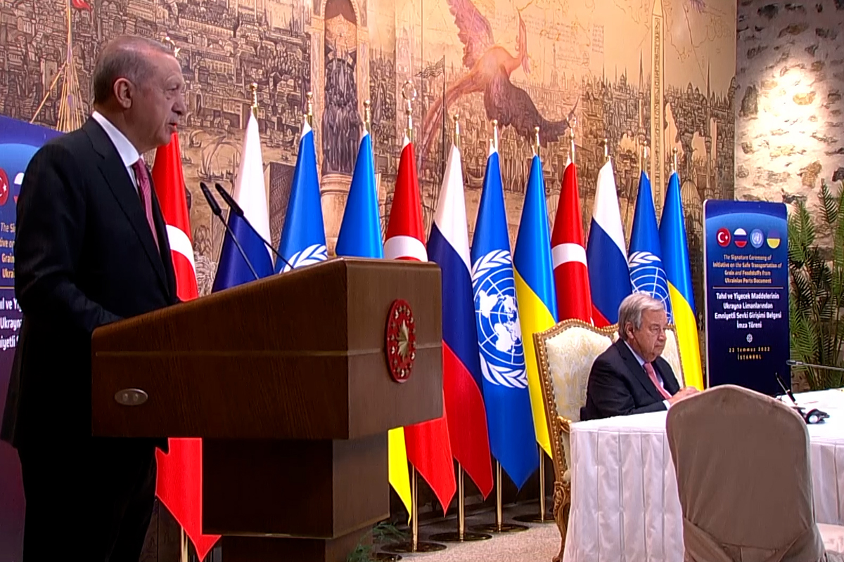 Tahıl koridoru için imzalar İstanbul’da atıldı