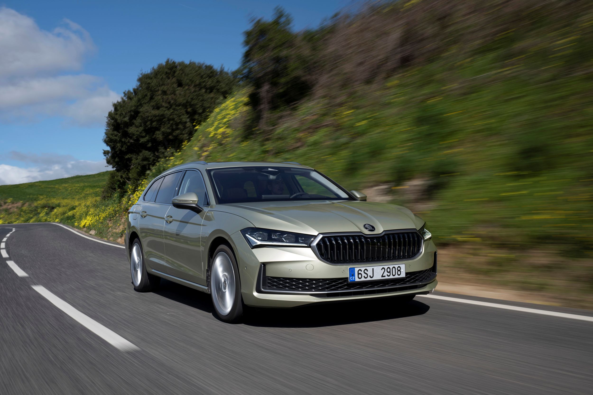 Škoda Superb 25 Yıldır Konfor ve Teknolojinin Simgesi 
