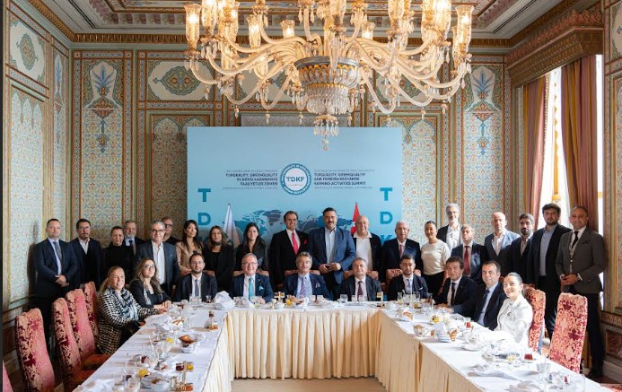 Markalarımız ve iş insanları sınırların ötesine geçemiyor”