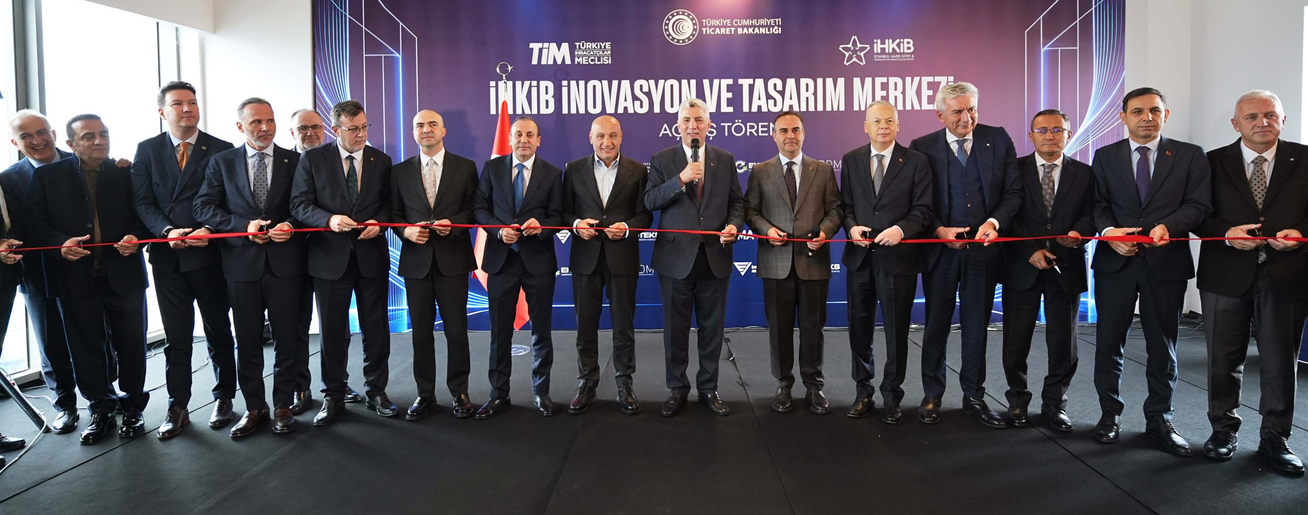 Ticaret Bakanı Bakanı Bolat ile Sanayi ve  Teknoloji Bakanı Kacır’dan geleceğe ilk dikiş